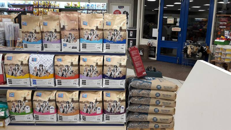 Hondenvoer in Dierproducten in dierenspeciaalzaak Lichtenvoorde Gunnewick Tuin en Dier